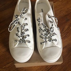 Steve Madden Sneakers size 9